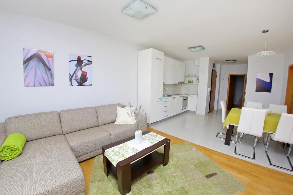 Lila Apartman