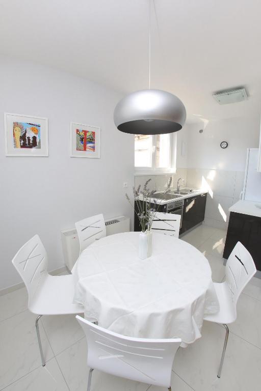 Lila Apartman